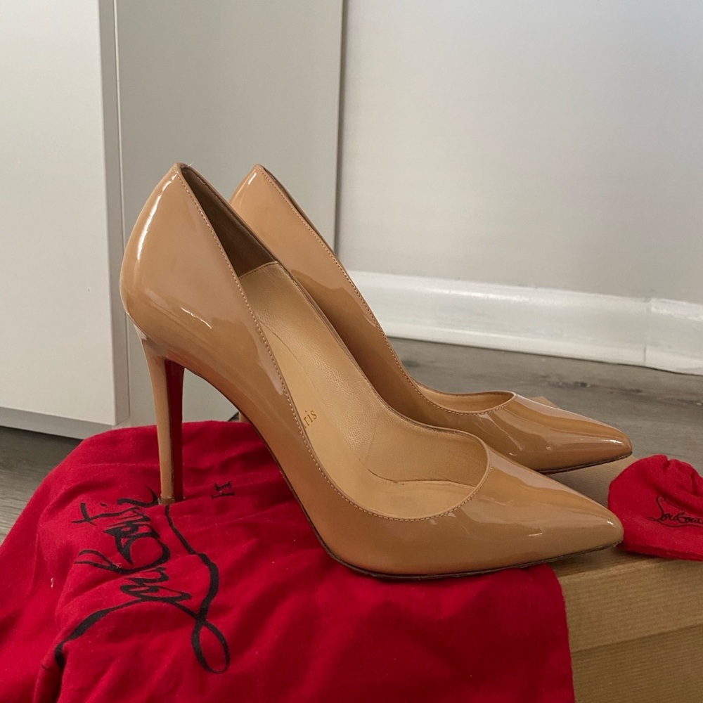 Christian Louboutins Pigalle 100mm patent Callf Nude Pumps